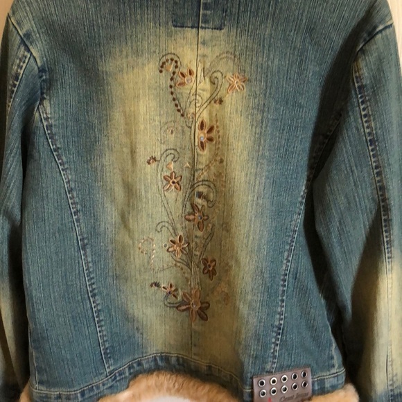Gorgeous!  Fur trimmed jean jacket - Picture 2 of 8
